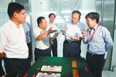 李錦斌 堅定不移實施創(chuàng)新驅(qū)動發(fā)展戰(zhàn)略 著力提升關(guān)鍵核心技術(shù)創(chuàng)新能力